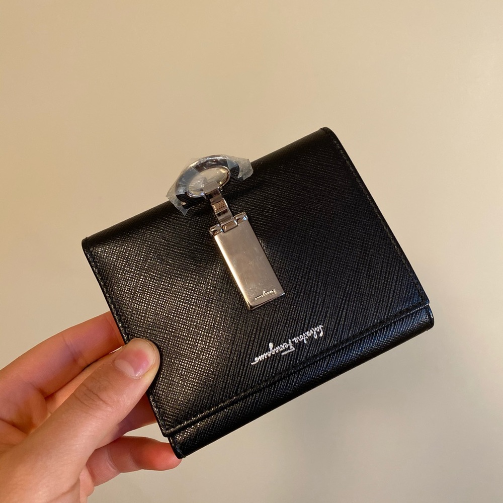 Black minimal wallet NWT